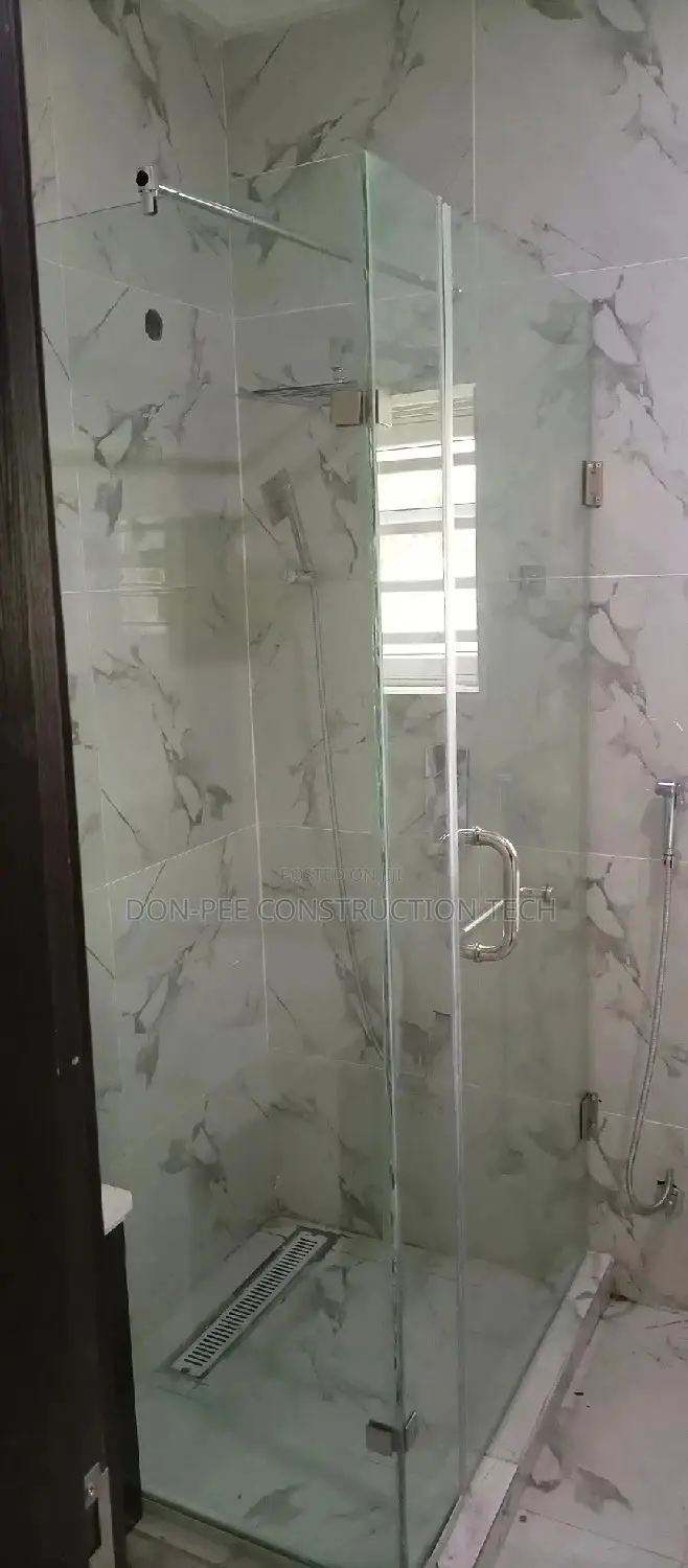 Plane Glass Shower Cubicle