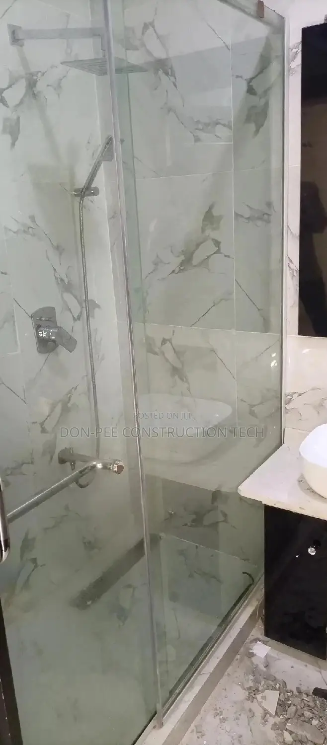 Plane Glass Shower Cubicle