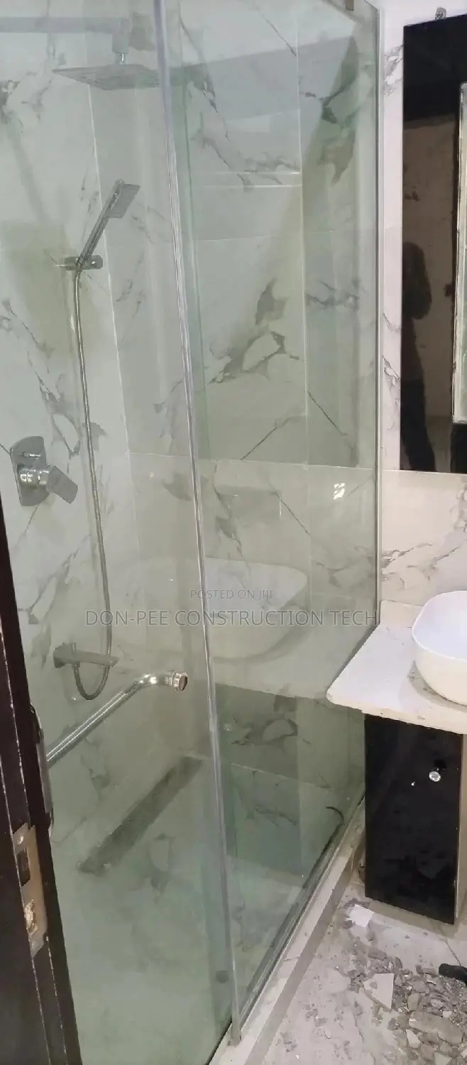 Plane Glass Shower Cubicle