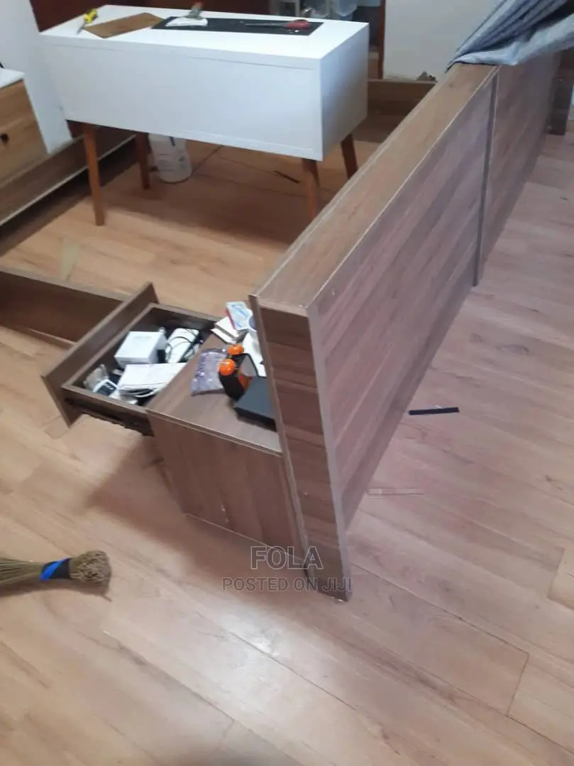 Vnlyn Wooden Floor