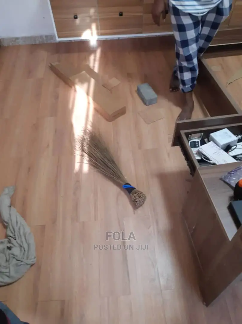 Vnlyn Wooden Floor