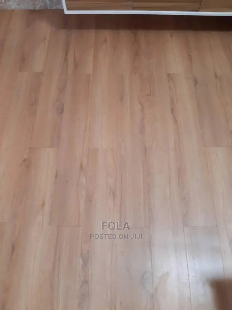 Vnlyn Wooden Floor