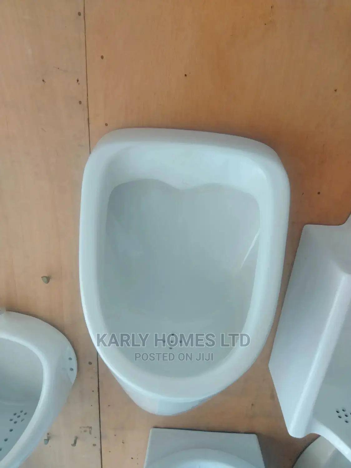 England Executive Conduit Urinal