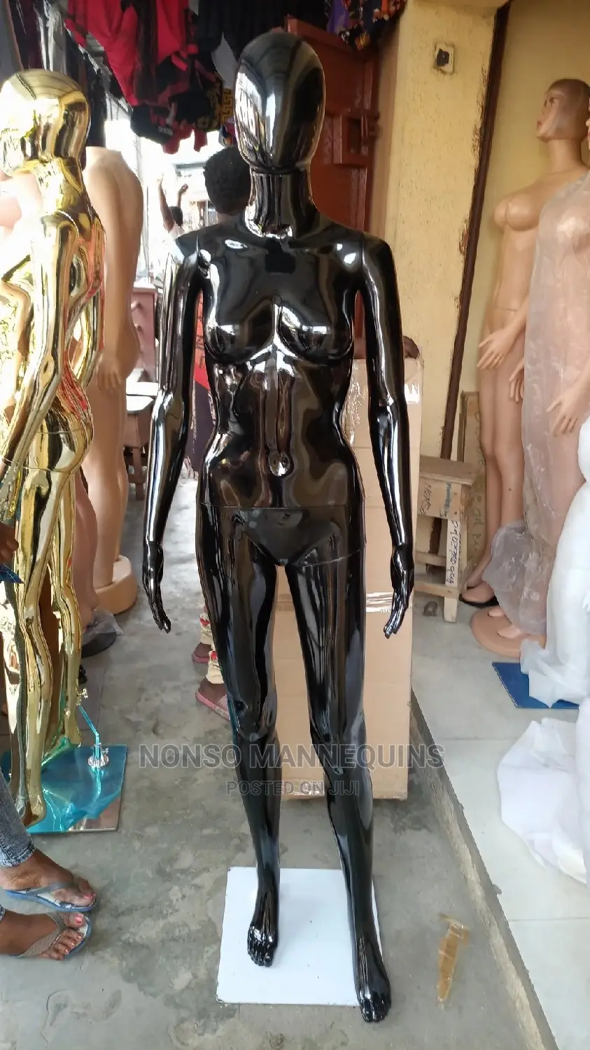 Black Body Glossy Female Mannequin