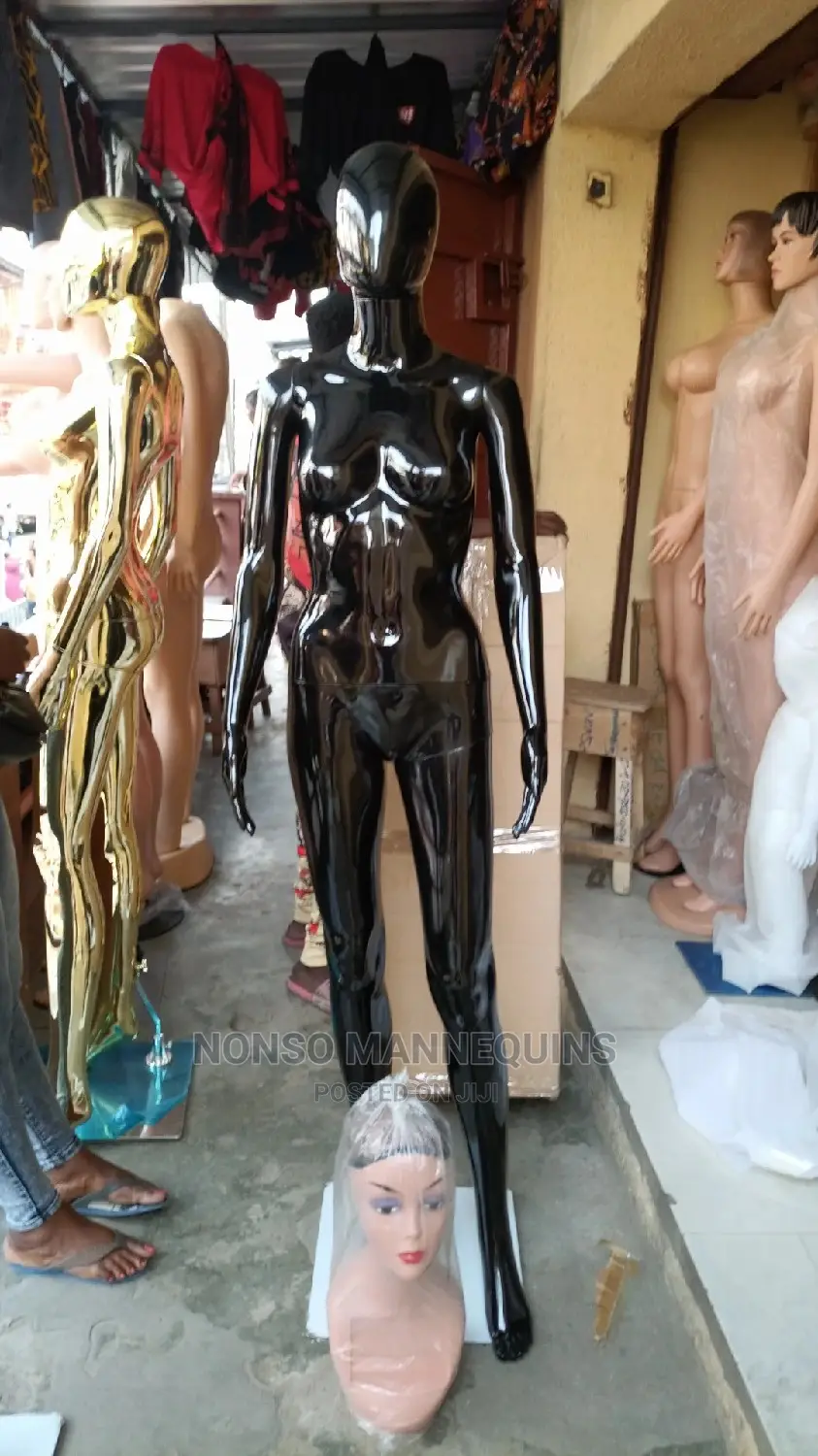Black Body Glossy Female Mannequin