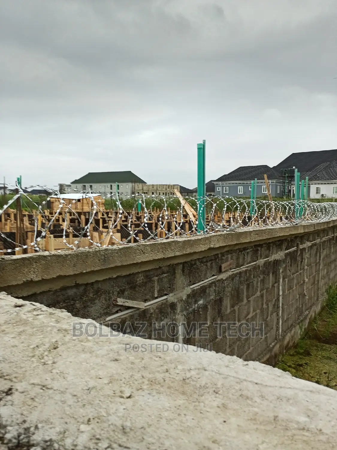 Security Fencing; Galvanized Barb Wire