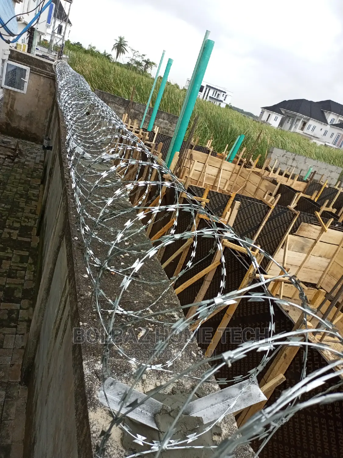 Security Fencing; Galvanized Barb Wire