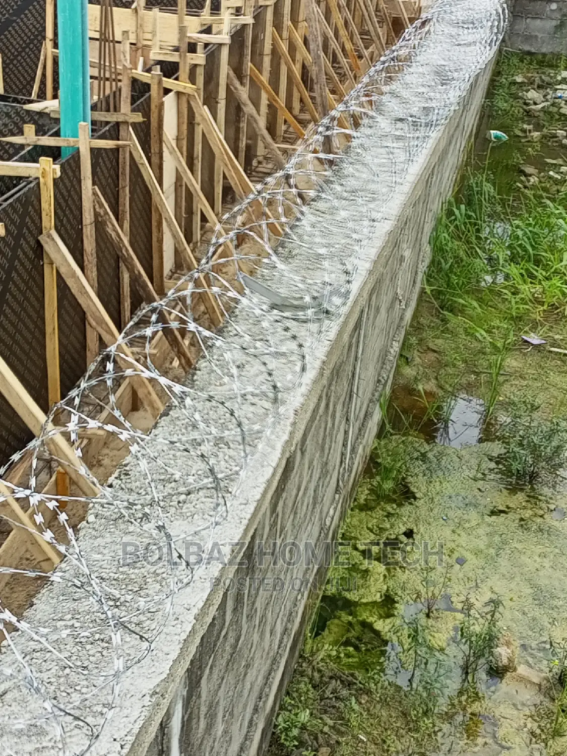 Security Fencing; Galvanized Barb Wire
