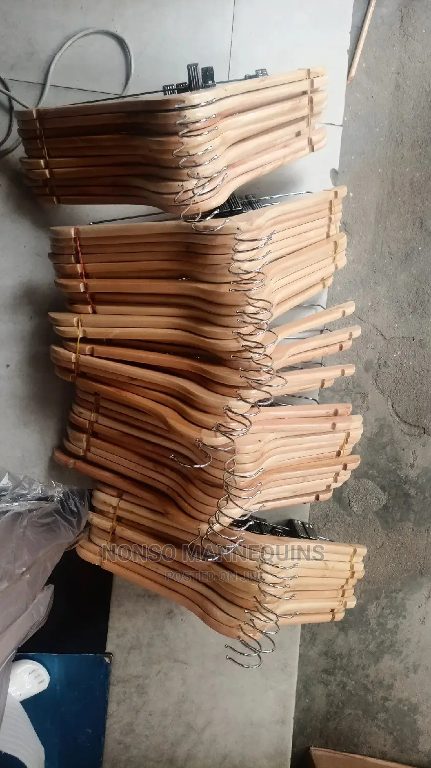 1 Bundle Wooden Clip Hangerz