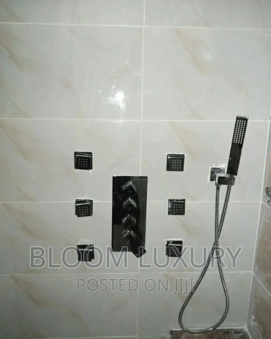 Wall Conduit Shower With Jets