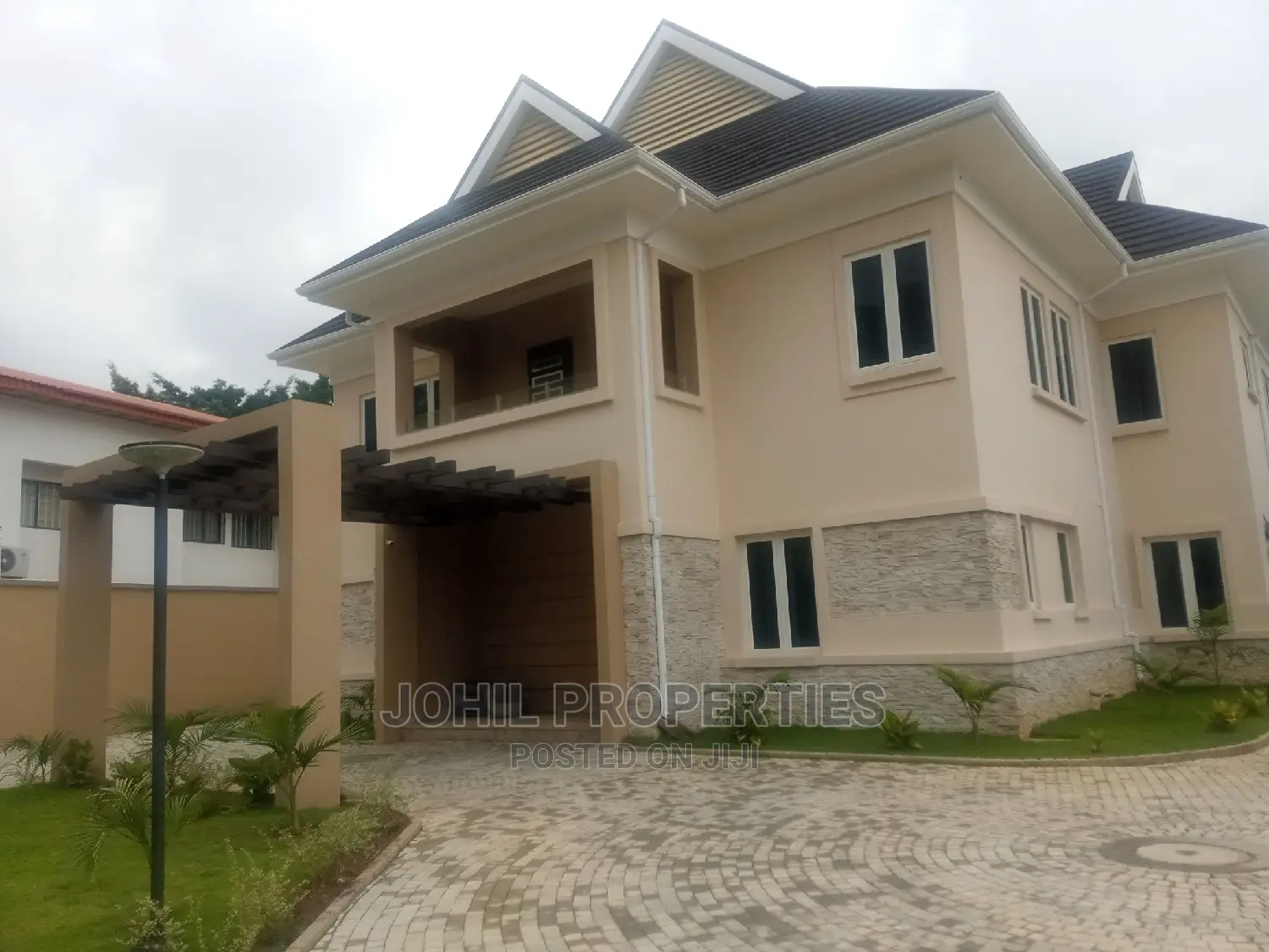 5bdrm Duplex in Maitama for sale