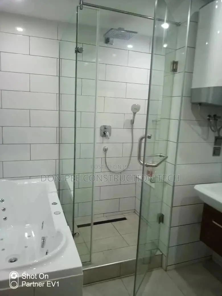 Shower Tampered Glass Plane