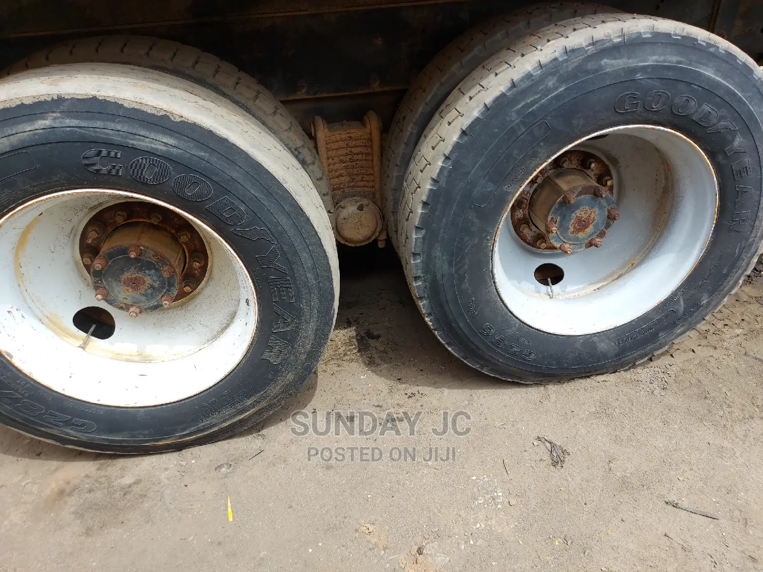 New Arrival RD Mack Ten Tyres Tipper Truck 30tons Capacity