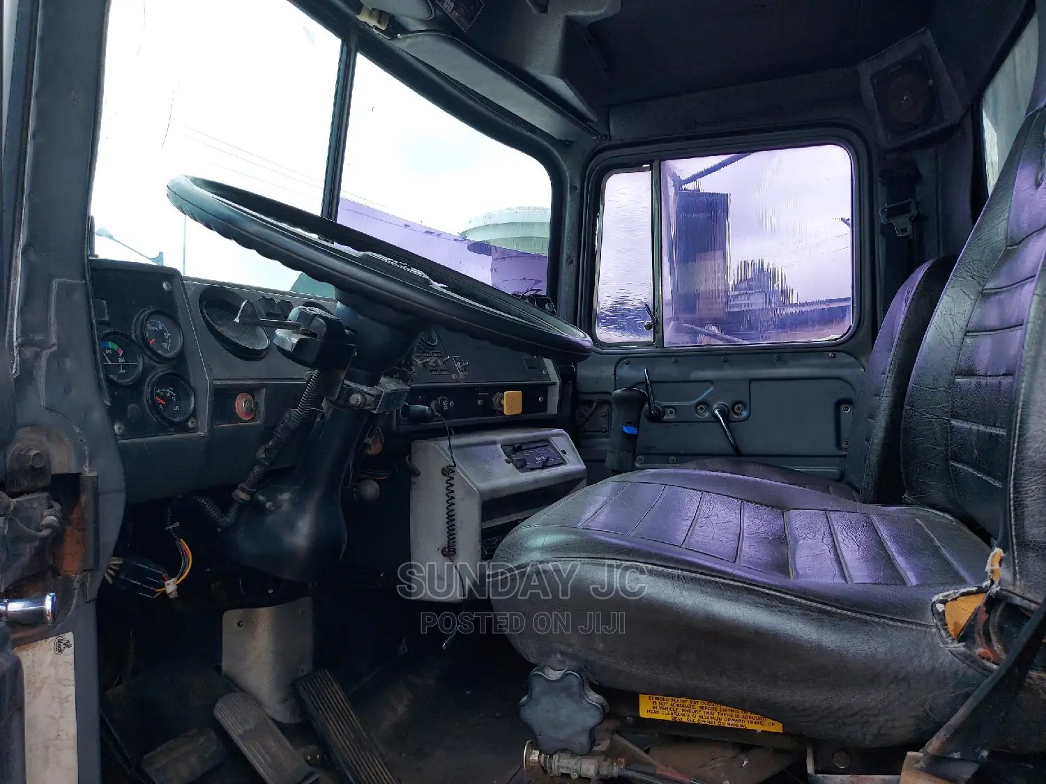 New Arrival RD Mack Ten Tyres Tipper Truck 30tons Capacity