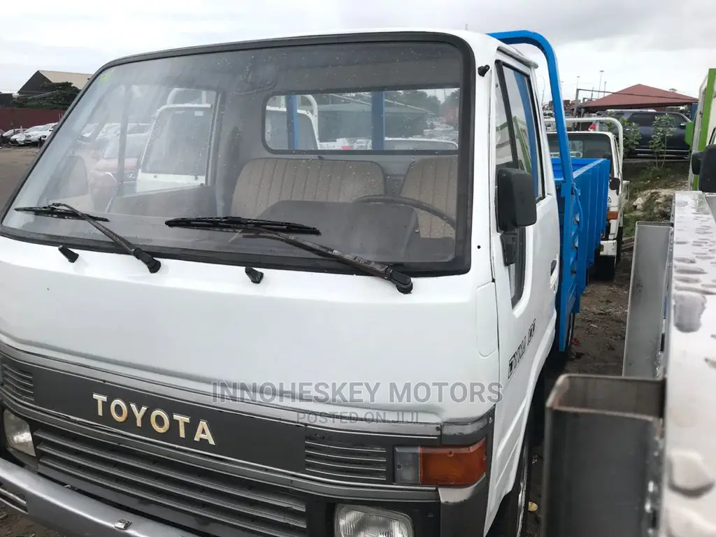 Toyota Dyna 100