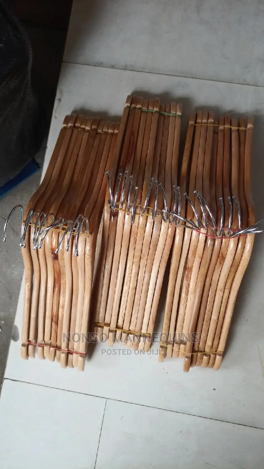 High Quality Wooden Clothes Hangerz