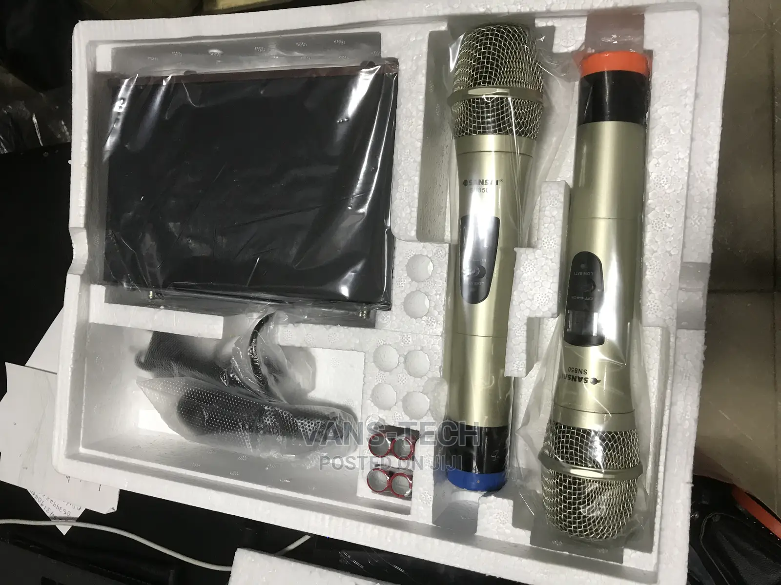 Wireless Microphone (SANSI)