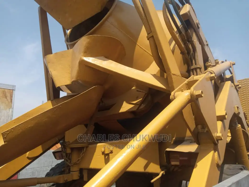 Self Loader Concrete Mixer