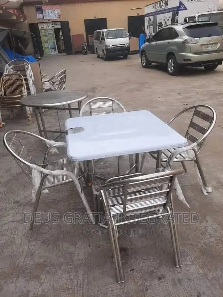 Outdoor Restaurant Lounge Hotel Iron/Metal Chairs and Table