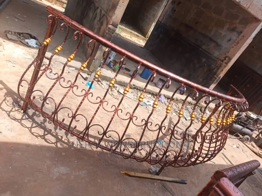 Simple Pregnant Woman Wrought Iron Design