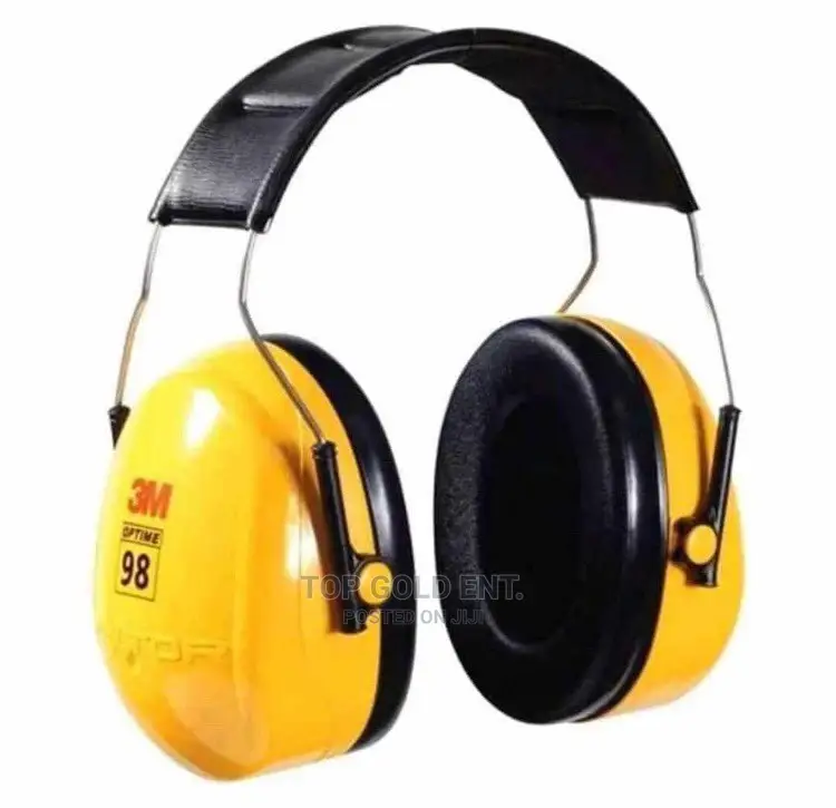 3M Ear Muff. (98 And 105)