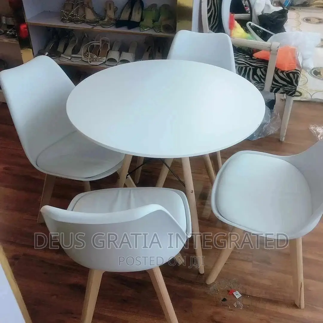Executive Outdoor Restaurant Chair and Table With Wood Leg