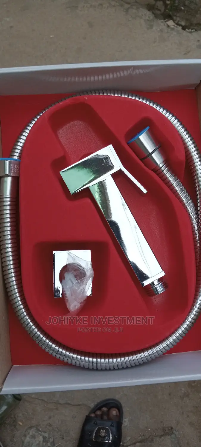 High Quality Sqera Pressing Shower