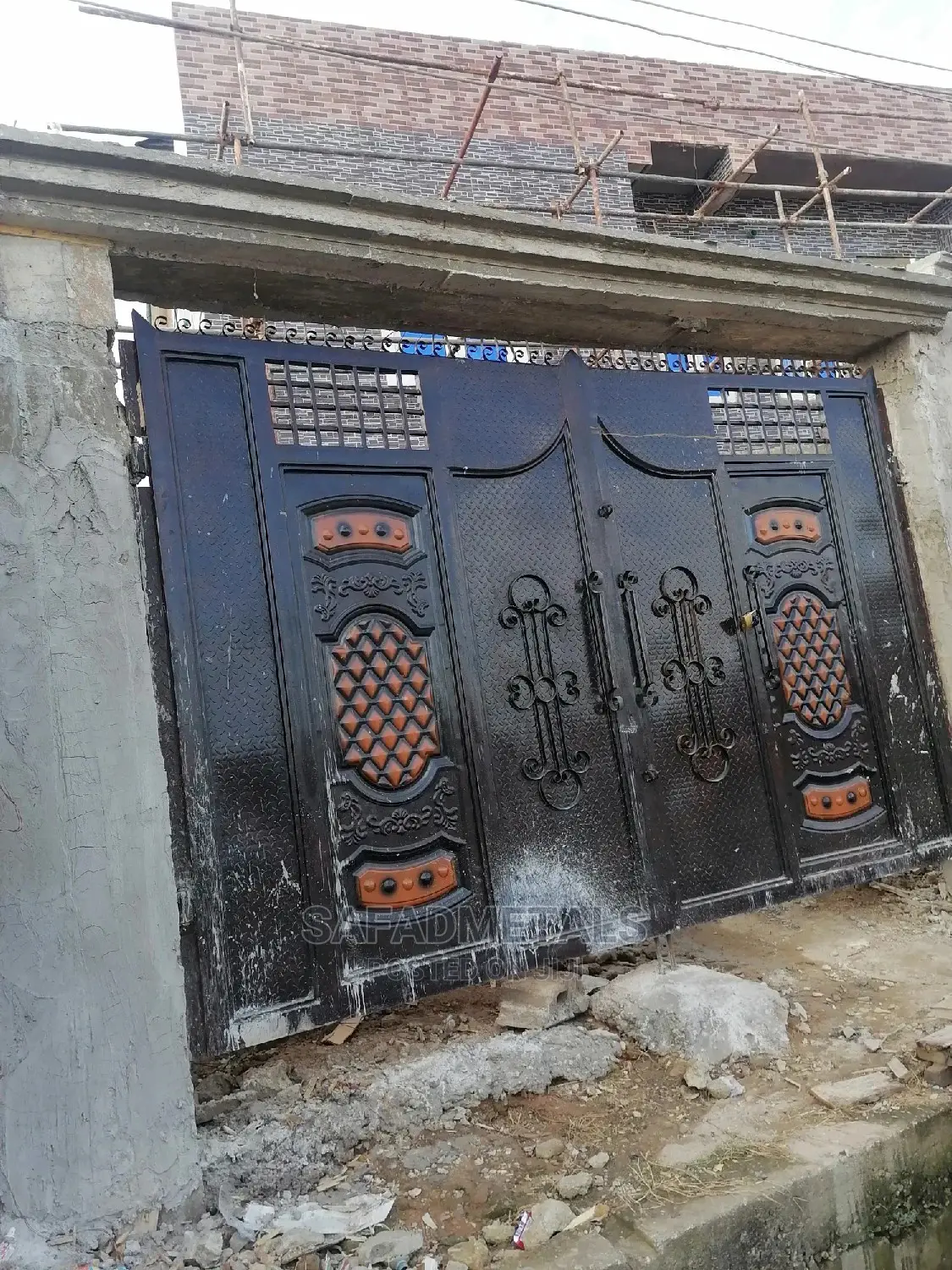 Foreign Plate Swing Gate