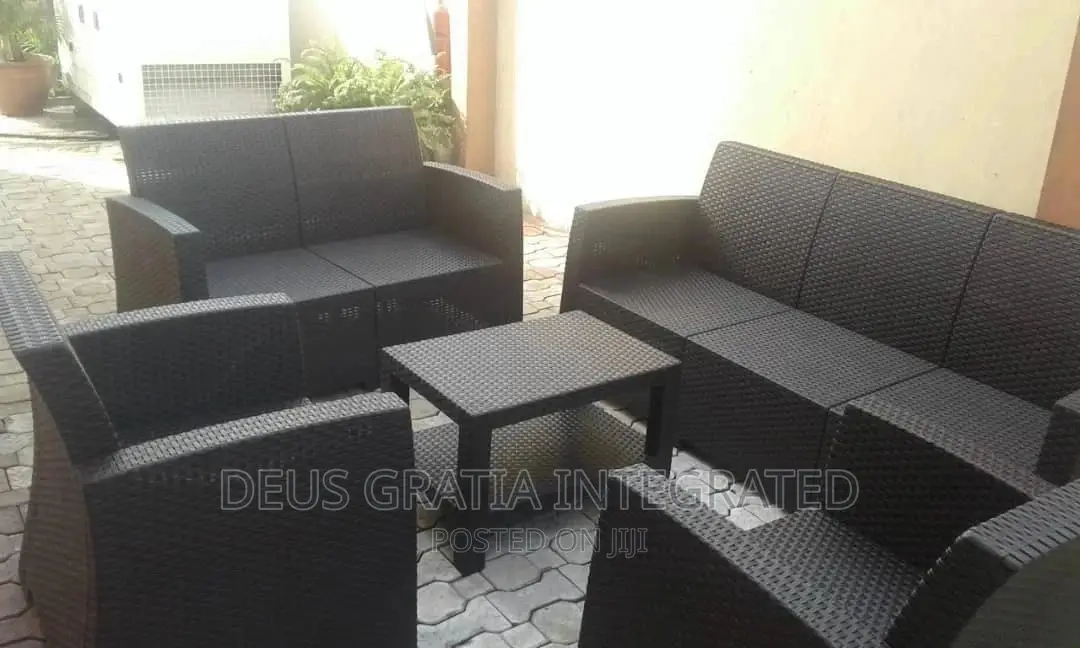 Outdoor 7 Seater and Table