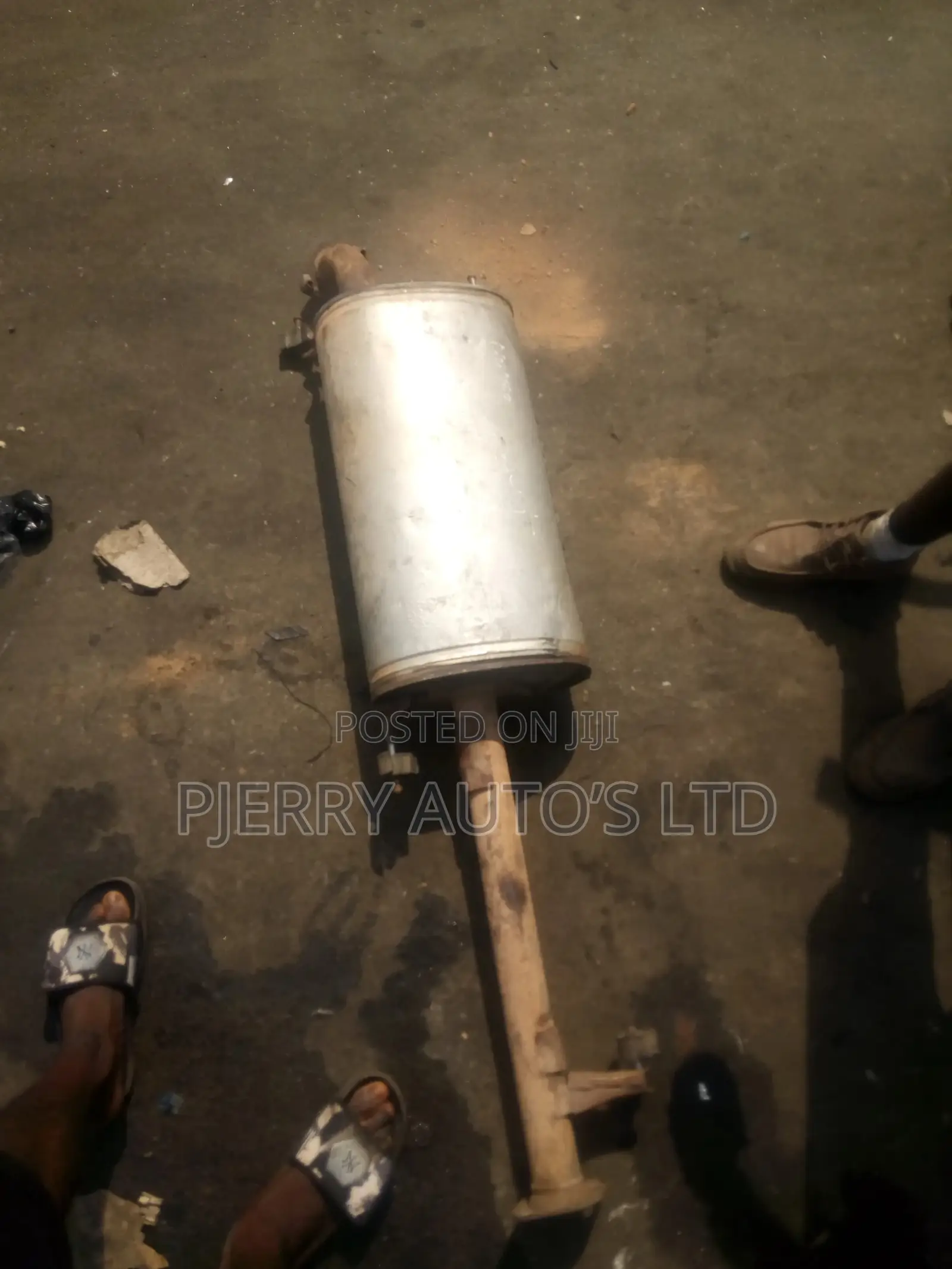 Toyota Prado, Hilux, Tacoma Centre Exhaust/Silencer Pot