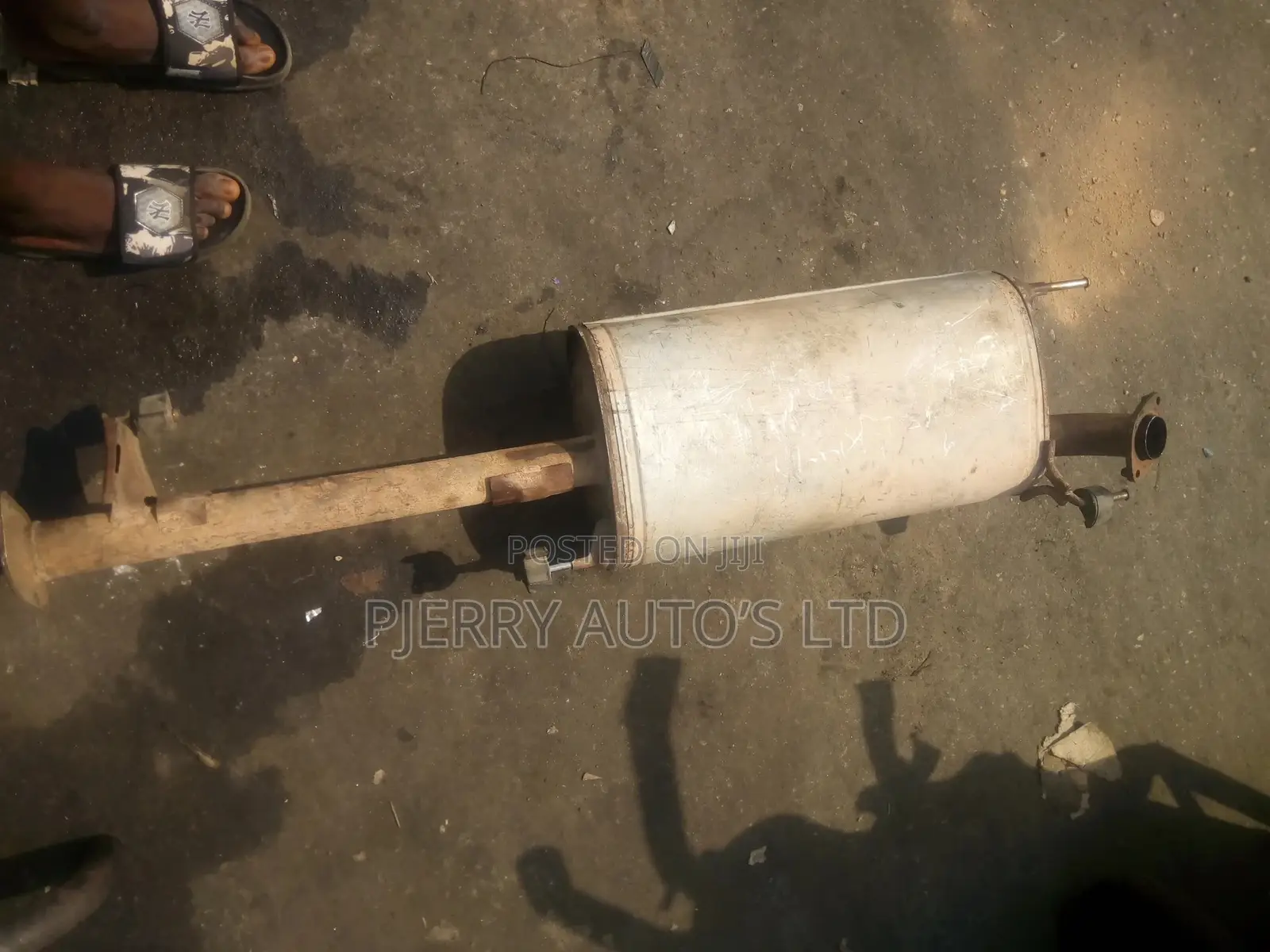 Toyota Prado, Hilux, Tacoma Centre Exhaust/Silencer Pot