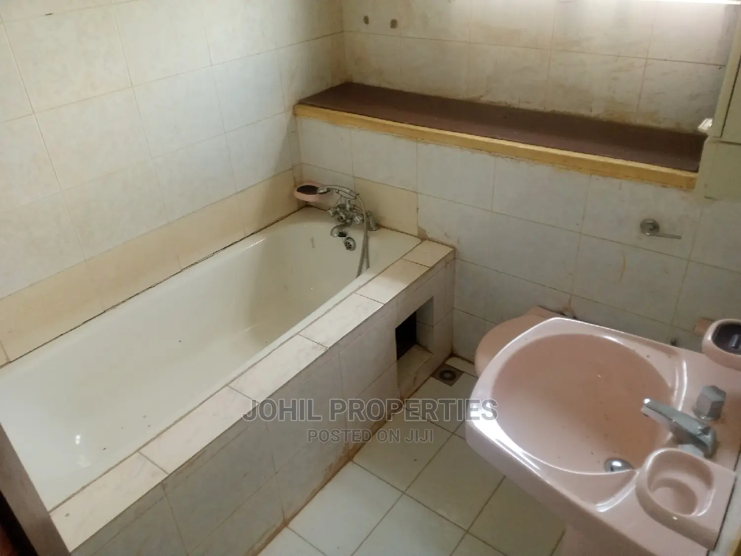 6bdrm Duplex in Asokoro for sale