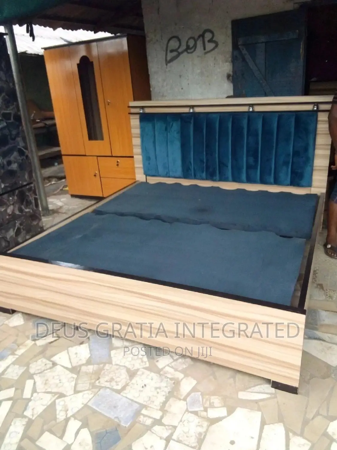 Queen Size Bed With Side Drawers