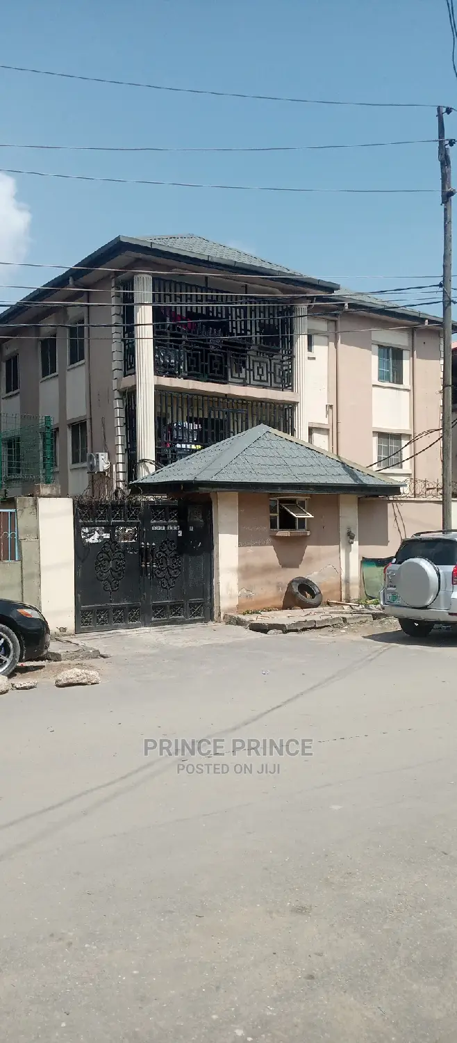 3bdrm Block of Flats in Surulere for sale