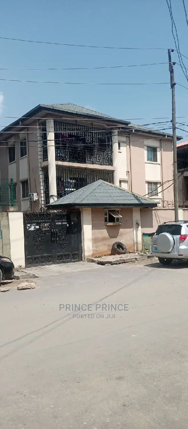 3bdrm Block of Flats in Surulere for sale