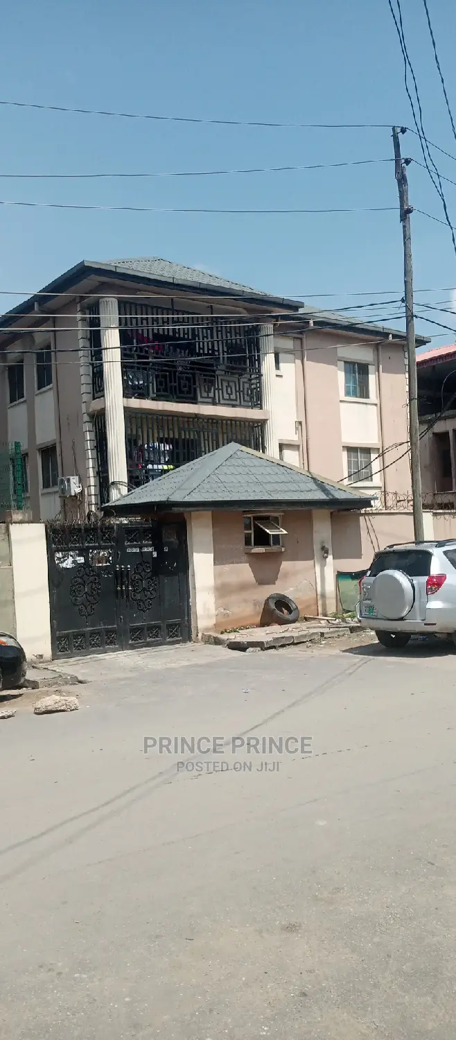 3bdrm Block of Flats in Surulere for sale