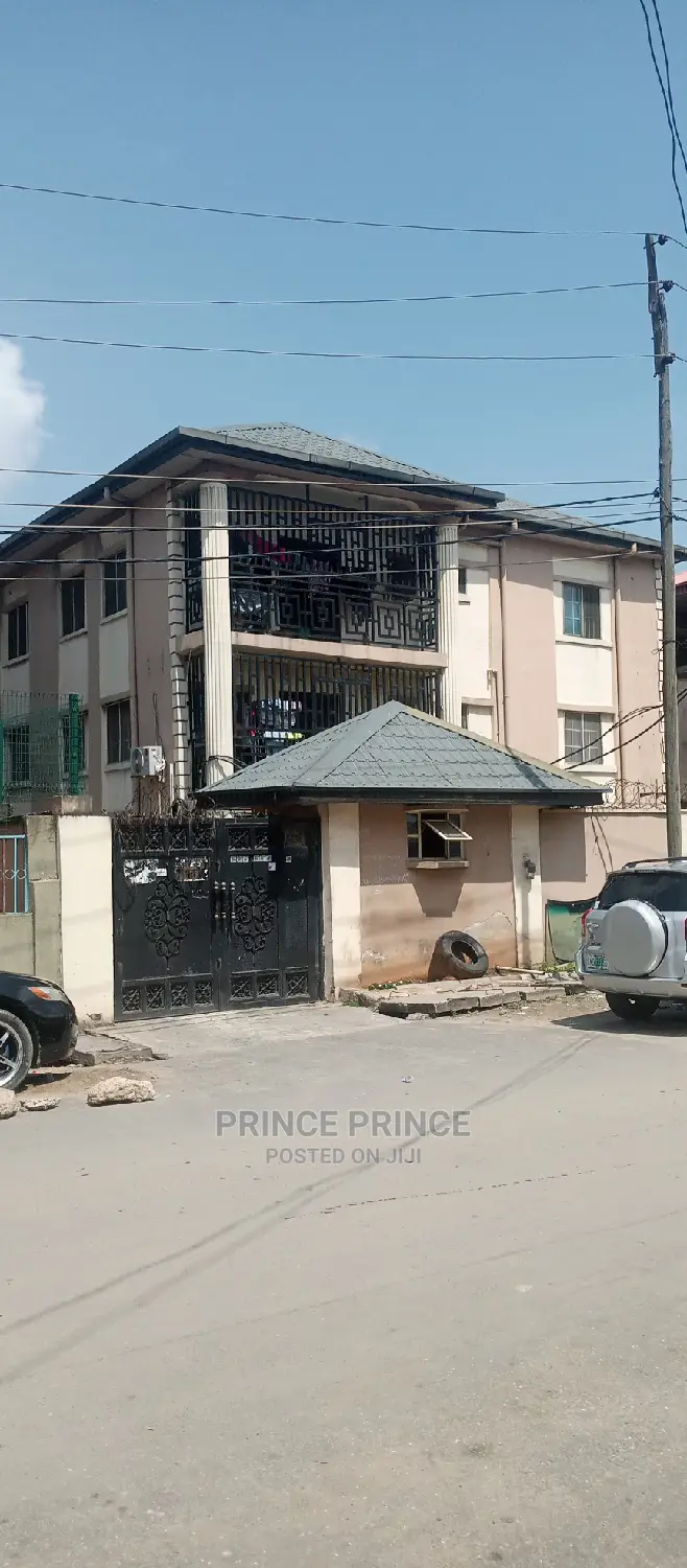 3bdrm Block of Flats in Surulere for sale