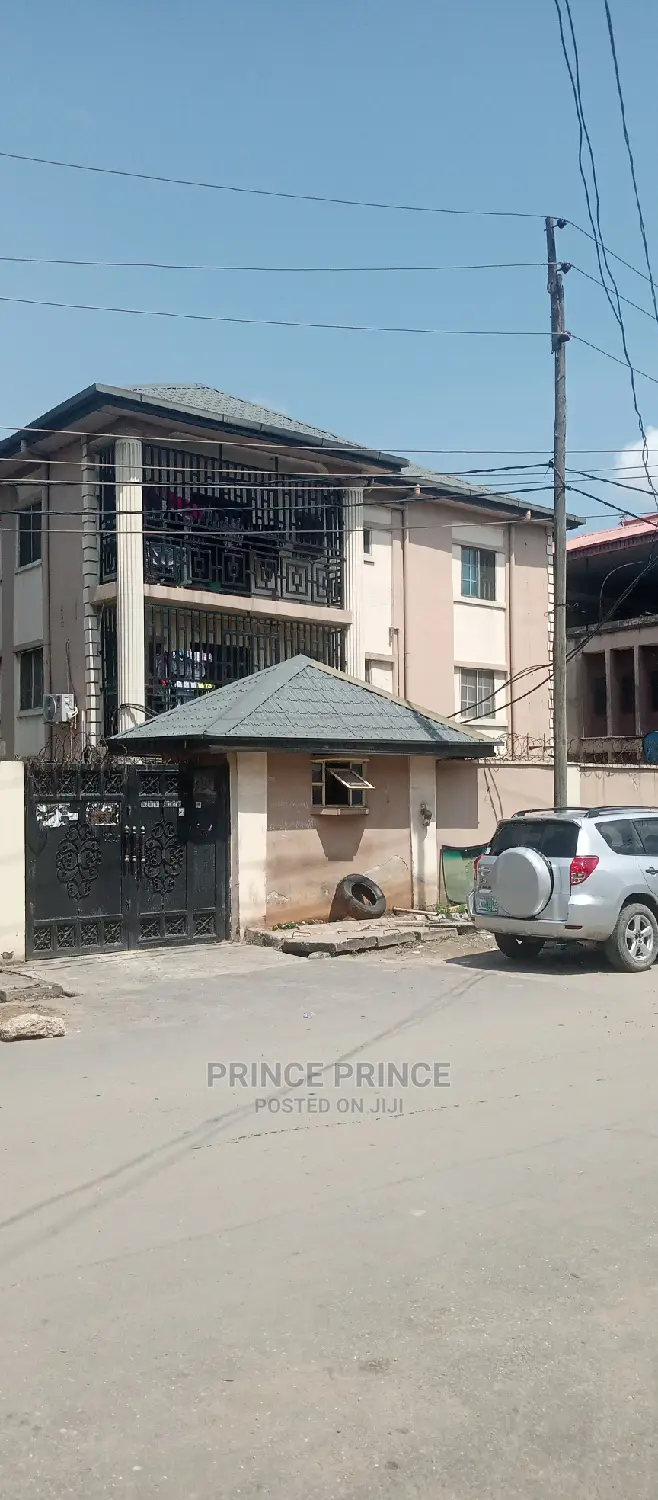 3bdrm Block of Flats in Surulere for sale