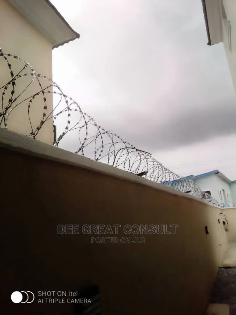 Razor Fence-Wire: Barb Razor Wire