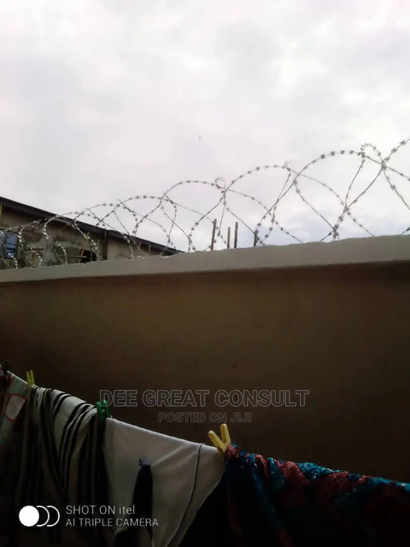 Razor Fence-Wire: Barb Razor Wire