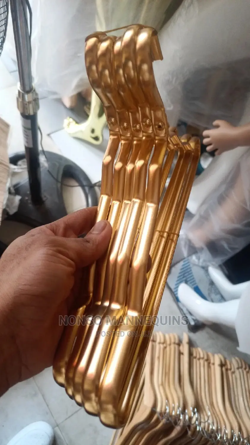 High Quality Aryrlic Gold Chrome Hangers
