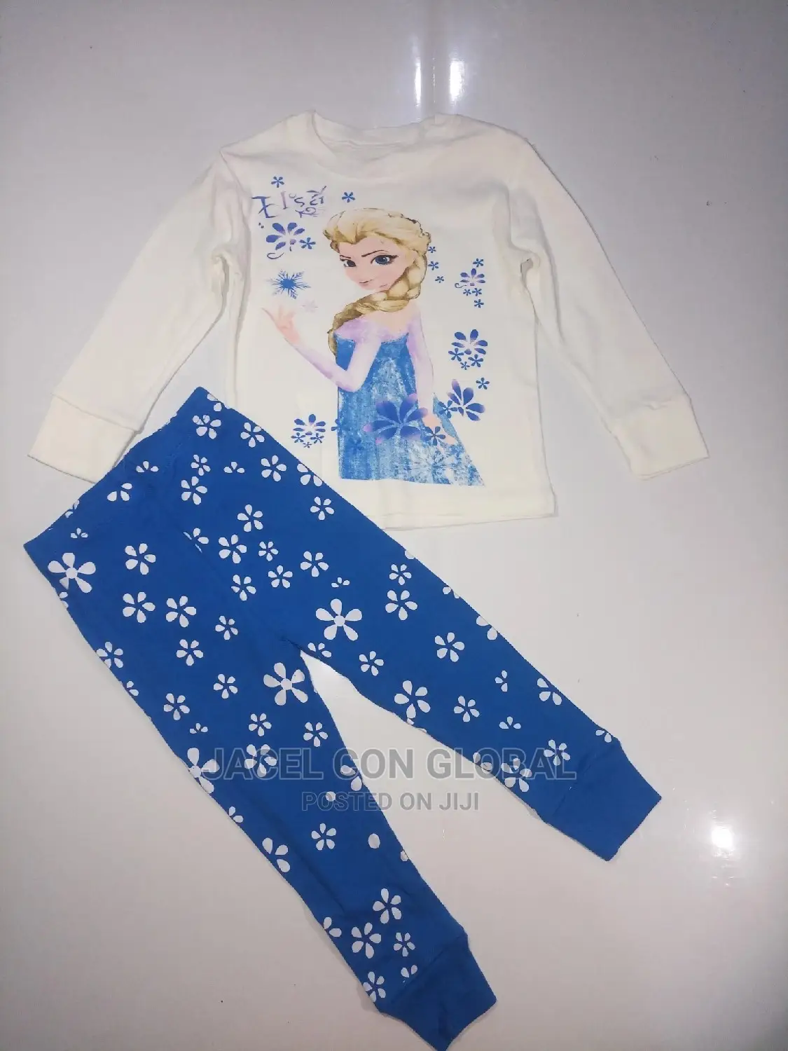 Frozen Theme Children Nightwear / Pyjamas (2-6 Years)
