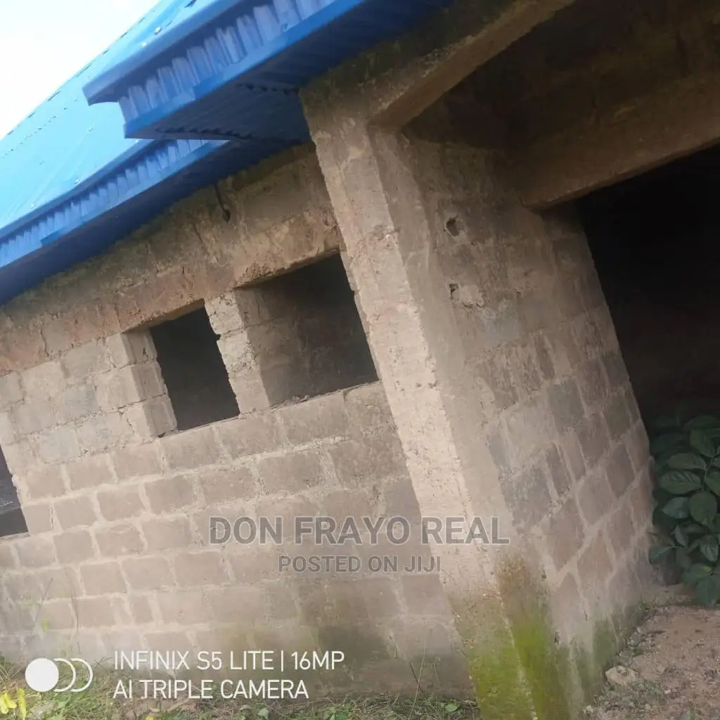 3bdrm Block of Flats in Idi Agbon, Soka for sale