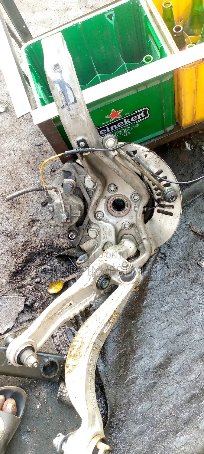 Front Hub Range Rover Velar