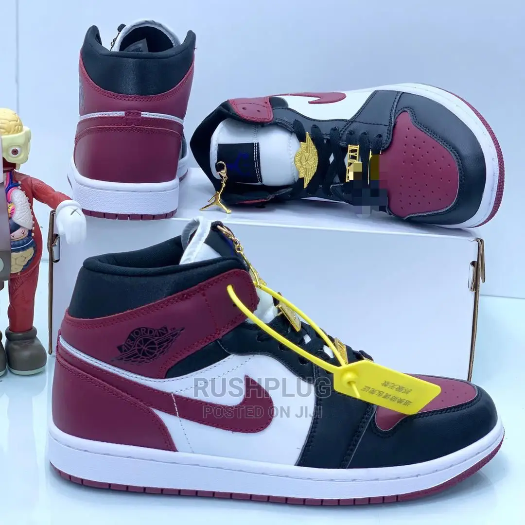 Air Jordan 1 Mid “Black/Maroon” SNEAKERS