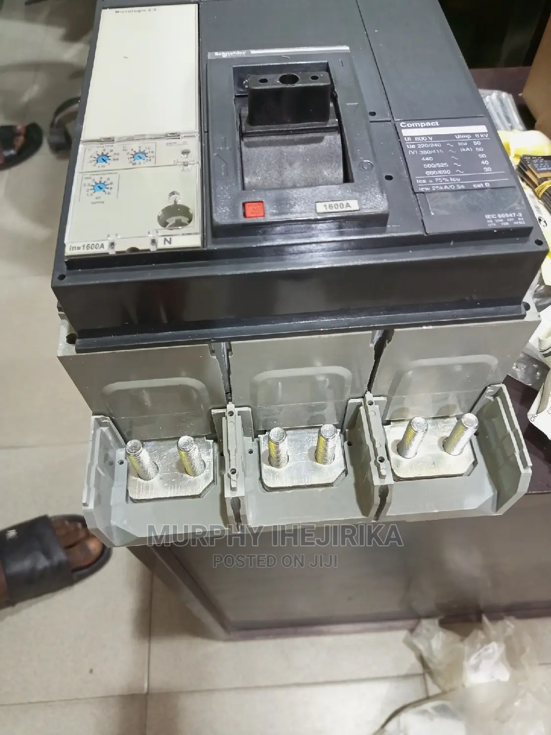1600 Amps Circuit Breaker