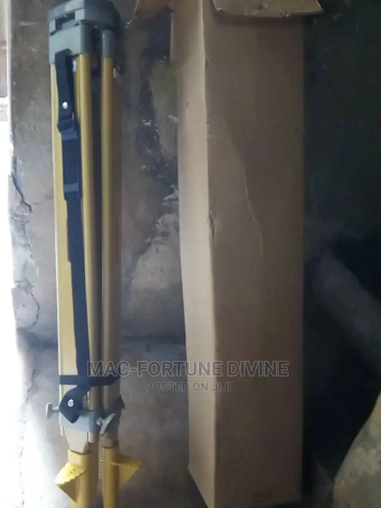 Surveyors Wooden Tripod Stand(15inches)