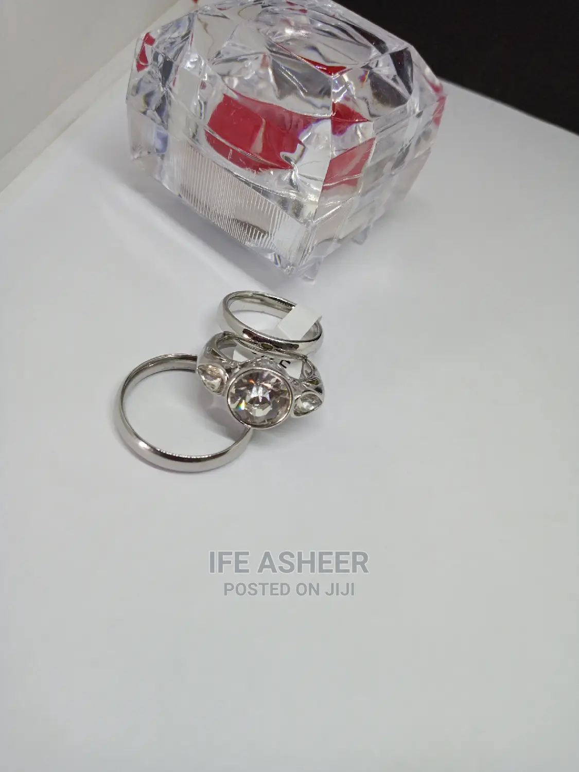 Couples Set Of Wedding Ring Inside A Ring Box 002 - Silver