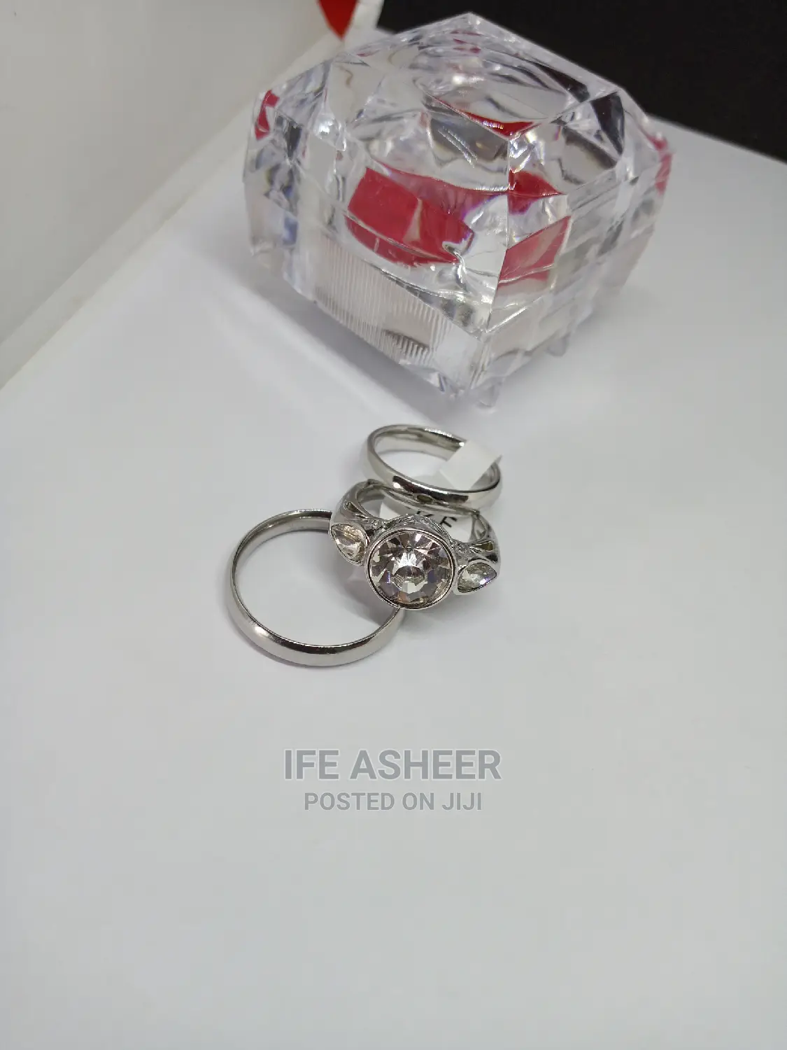 Couples Set Of Wedding Ring Inside A Ring Box 002 - Silver
