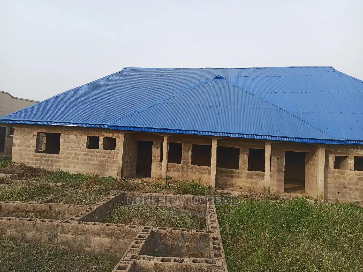 3bdrm Block of Flats in Idi Agbon, Soka for sale